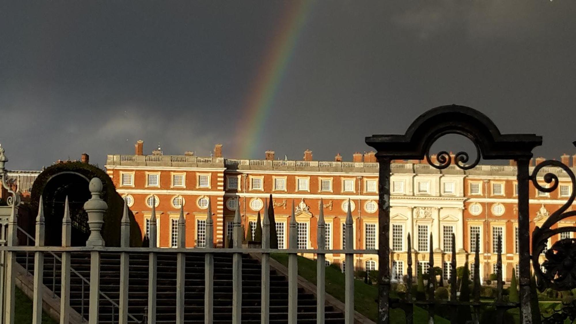 Hampton Court Snug Walk To Train & Palace East Molesey Exterior photo